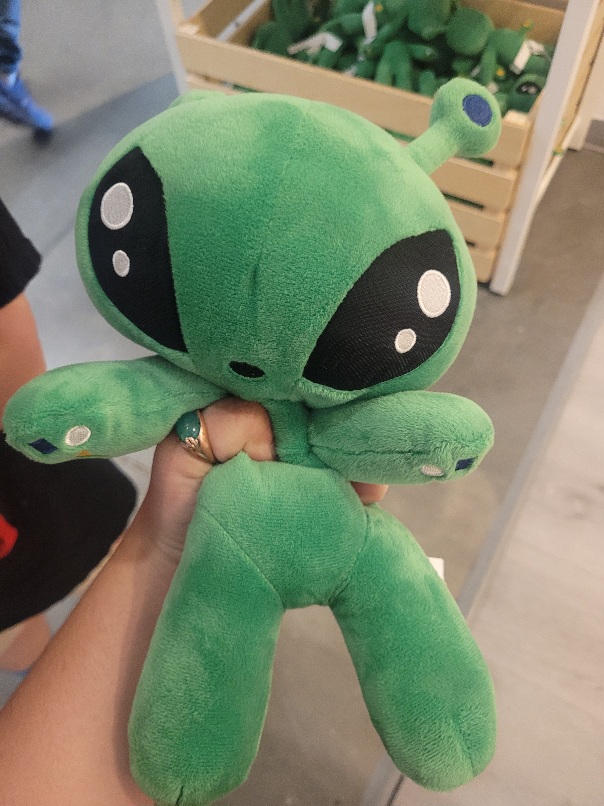 the alien ikea plush being crushed in my grip